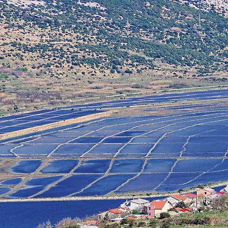 Stunning In Pag With Wifi * 帕格